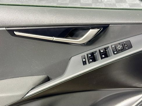 Used 2024 Kia Niro LX image 13