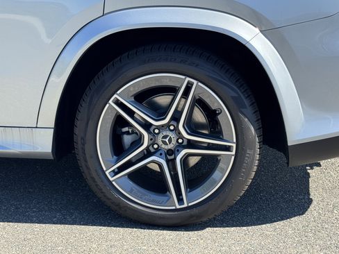 New 2025 Mercedes-Benz GLS 450 4MATIC image 16