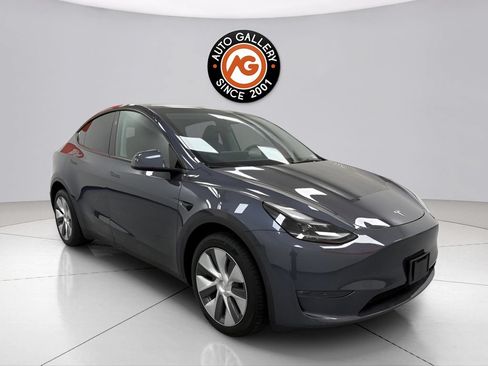 Used 2023 Tesla Model Y Long Range AWD/4WD image 1