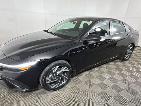 Used 2025 Hyundai Elantra SEL FWD image 7