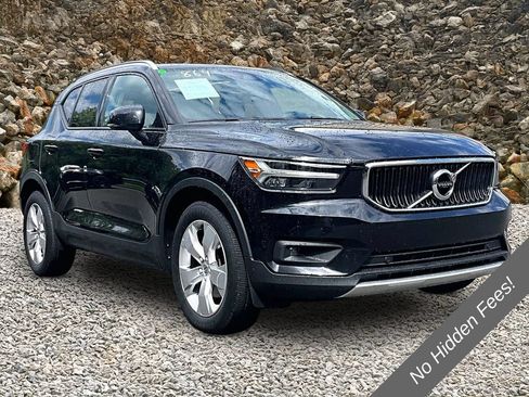 Used 2021 Volvo XC40 T4 Momentum FWD image 10