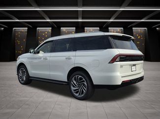New 2026 Lincoln Navigator Premiere AWD/4WD video 3