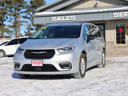 Used 2024 Chrysler Pacifica Touring-L