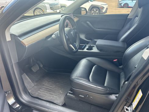 Used 2021 Tesla Model Y Long Range AWD/4WD image 2