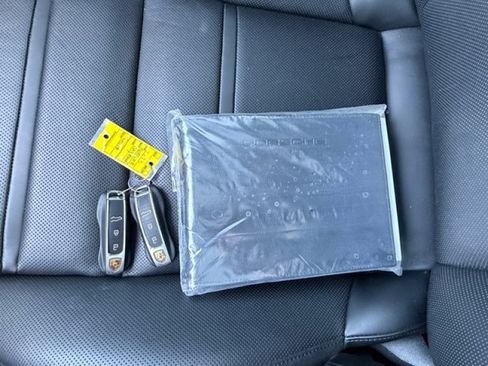 Used 2023 Porsche Cayenne Platinum Edition w/ Performance Package image 22