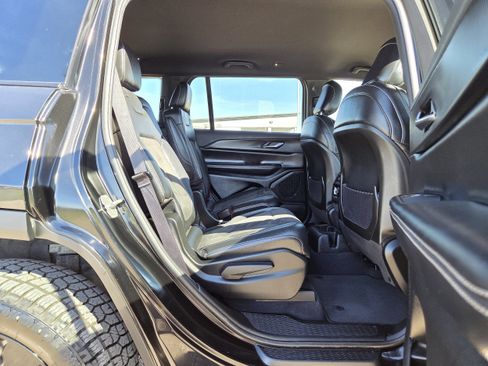 Used 2023 Jeep Grand Cherokee L Laredo image 17