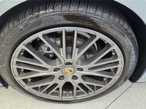 Used 2023 Porsche Panamera Platinum Edition image 59