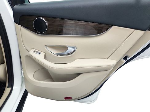 Used 2019 Mercedes-Benz GLC 300 4MATIC w/ Premium Package image 28