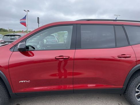 Used 2025 GMC Acadia AT4 w/ Luxury Package image 31