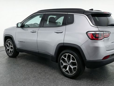 Used 2025 Jeep Compass Limited image 6