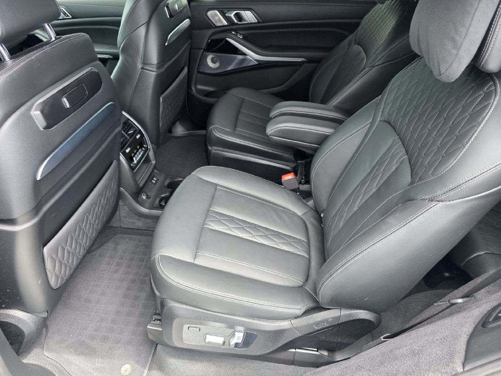 Certified 2025 BMW ALPINA XB7 AWD/4WD image 11