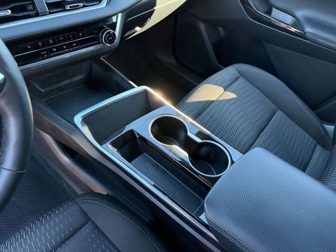 Used 2025 Chevrolet Equinox LT image 40