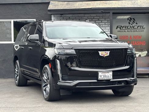 Used 2022 Cadillac Escalade ESV Sport Platinum w/ Heavy-Duty Trailer Package AWD/4WD image 7
