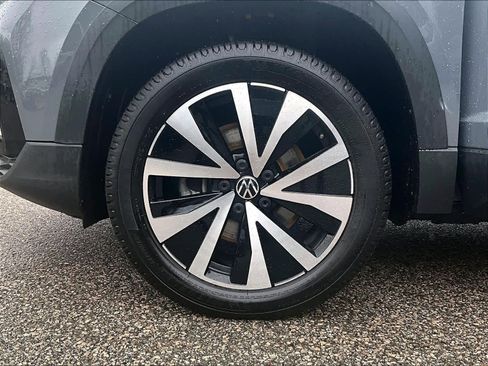 Used 2022 Volkswagen Taos SE w/ Panoramic Sunroof Package image 7