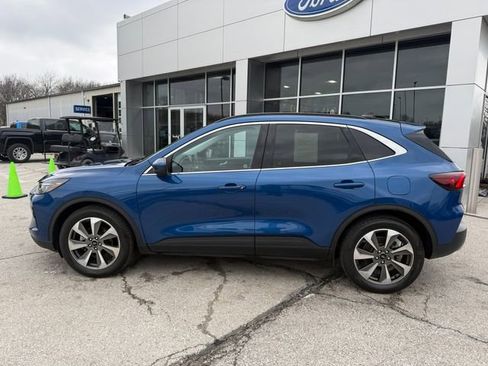 Used 2023 Ford Escape Platinum FWD image 4