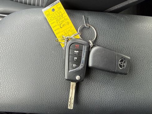 Used 2024 Toyota Camry SE image 40