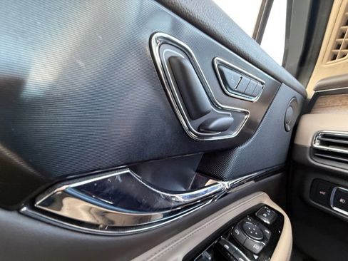 Used 2020 Lincoln Corsair Reserve w/ Equipment Group 201A image 17