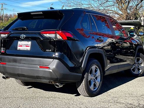 Used 2025 Toyota RAV4 XLE image 12