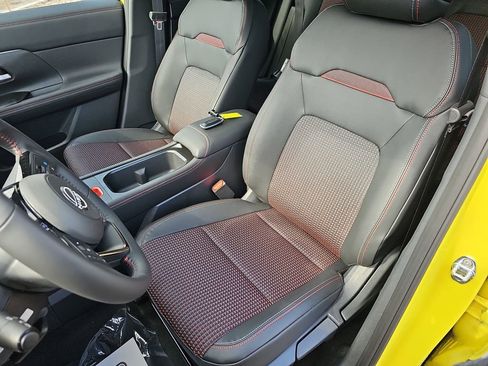 New 2026 Nissan Kicks SR w/ SR Premium Package FWD image 19