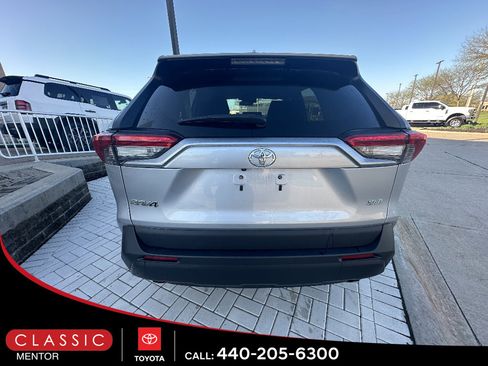 Used 2024 Toyota RAV4 XLE image 4