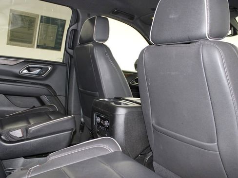 Used 2023 Chevrolet Suburban Premier image 36