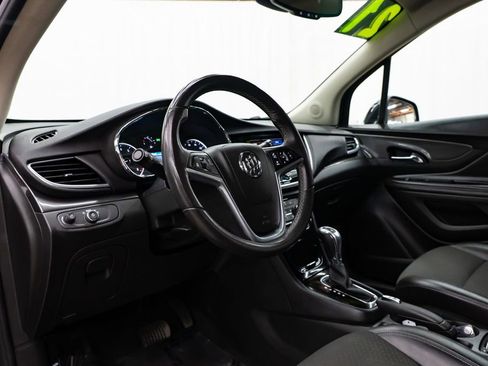 Used 2021 Buick Encore Preferred AWD/4WD image 19