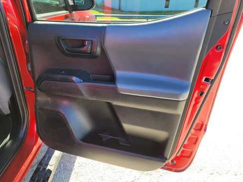 Used 2021 Toyota Tacoma SR w/ SR Convenience Package image 10