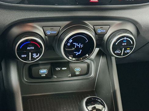 Used 2025 Hyundai Venue SEL image 23