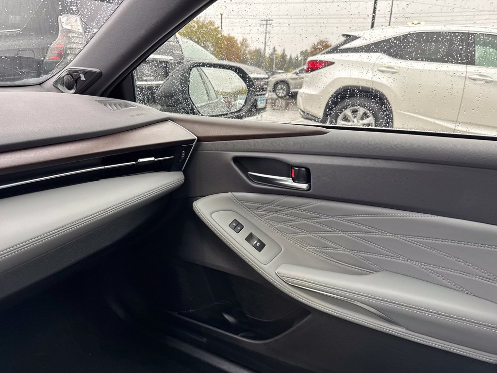 Used 2019 Toyota Avalon Limited w/ Carpet Mat Package FWD image 22