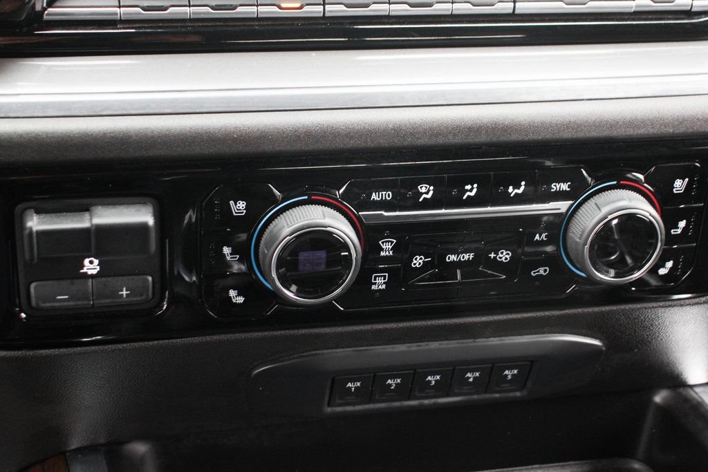 Used 2024 Chevrolet Silverado 2500 High Country AWD/4WD image 35