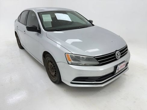 Used 2015 Volkswagen Jetta S FWD image 2