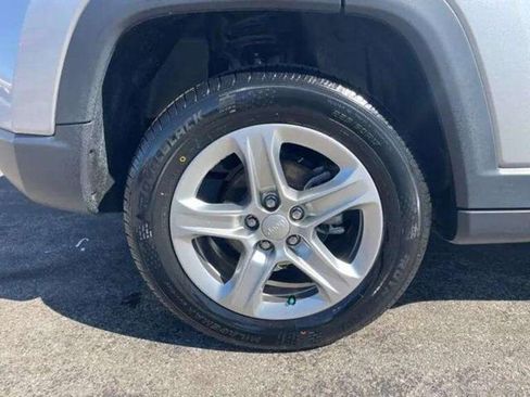 Used 2024 Jeep Compass Latitude AWD/4WD image 12