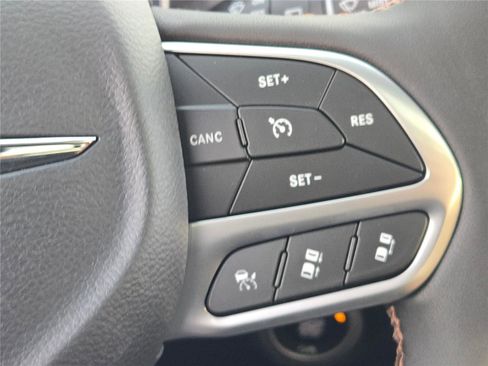 New 2026 Chrysler Pacifica Pinnacle image 36