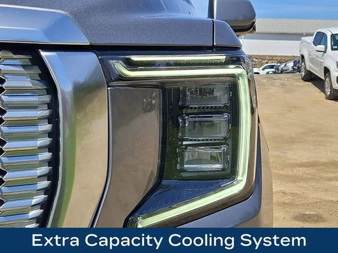 Used 2022 GMC Yukon Denali w/ Denali Premium Package AWD/4WD image 31