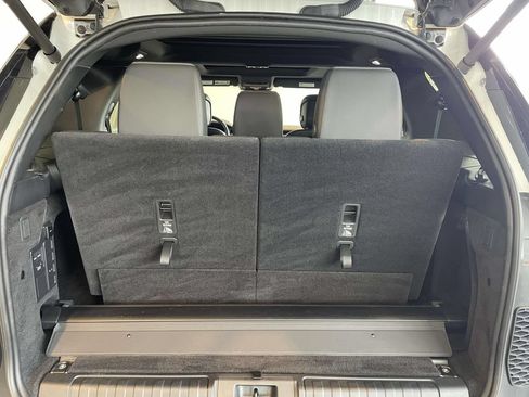 Used 2025 Land Rover Discovery S AWD/4WD image 19