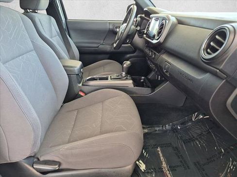 Used 2018 Toyota Tacoma TRD Sport w/ Technology Package AWD/4WD image 18