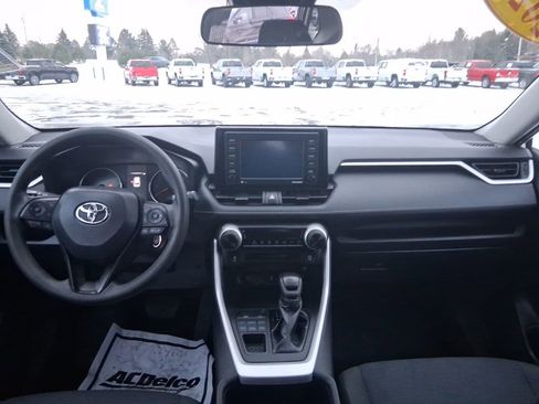 Used 2022 Toyota RAV4 LE image 17