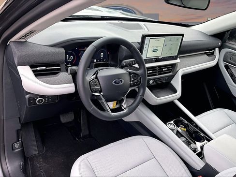 New 2026 Ford Explorer Platinum AWD/4WD image 6