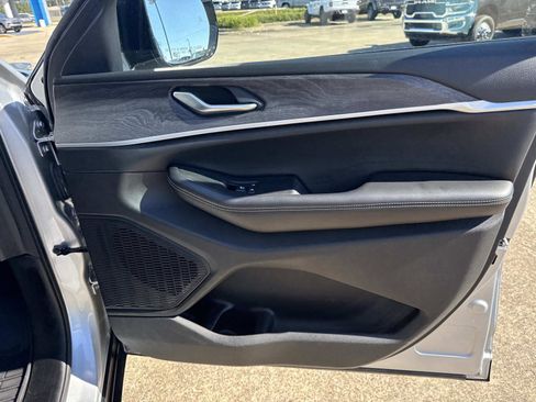 Used 2023 Jeep Grand Cherokee L Limited image 13