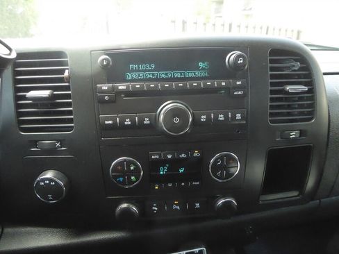 Used 2011 Chevrolet Silverado 2500 LT w/ Interior Plus Package AWD/4WD image 14