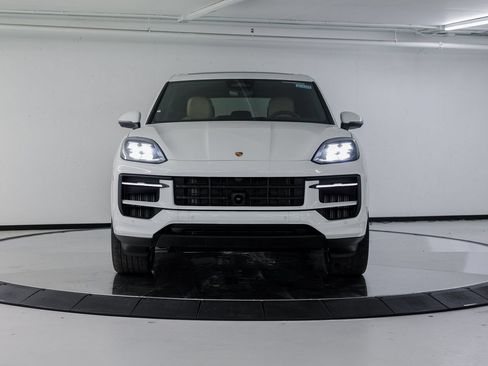 Certified 2026 Porsche Cayenne AWD/4WD image 9