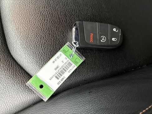 Used 2023 Jeep Compass Latitude image 12