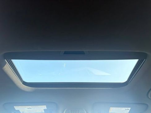 Used 2024 Chevrolet Trax RS w/ Sunroof Package FWD image 15