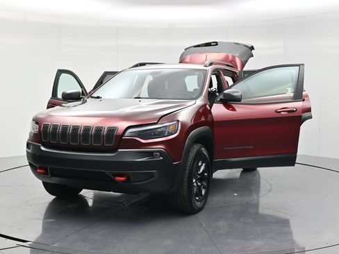 Used 2020 Jeep Cherokee Trailhawk w/ Comfort/Convenience Group AWD/4WD image 56