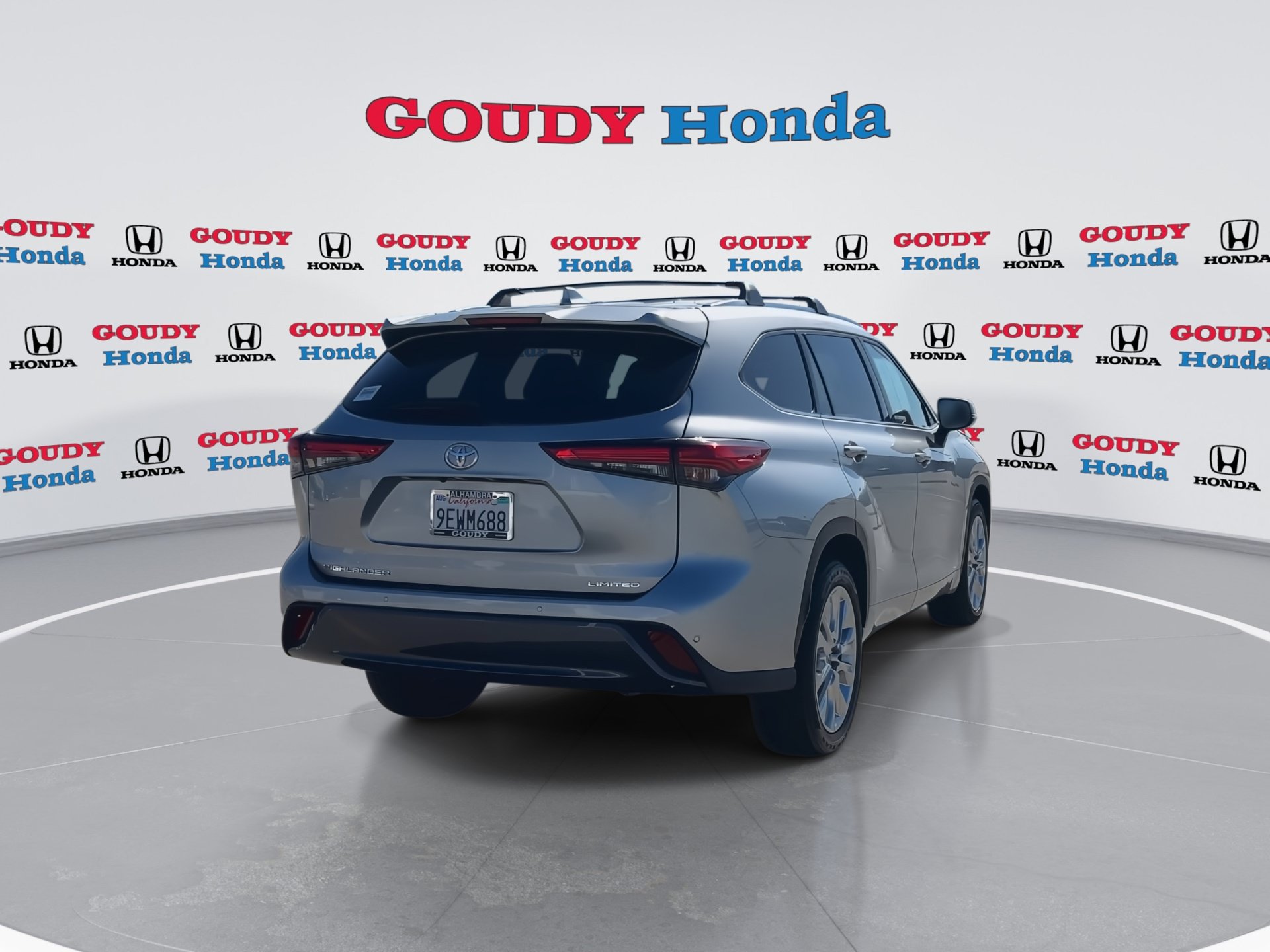Used 2020 Toyota Highlander Limited FWD image 8