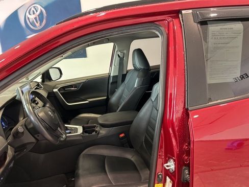 Used 2019 Toyota RAV4 Limited w/ Carpet Mat Package image 15