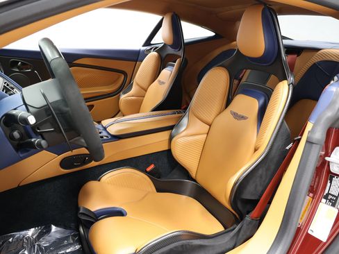 Used 2023 Aston Martin DBS Coupe RWD image 20