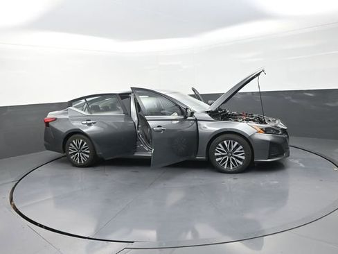 Used 2024 Nissan Altima 2.5 SV image 30
