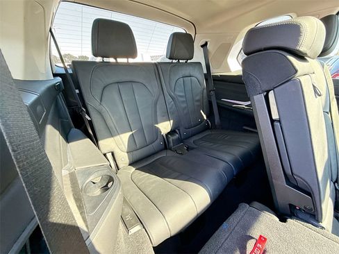 Used 2021 BMW X7 xDrive40i w/ Premium Package image 31