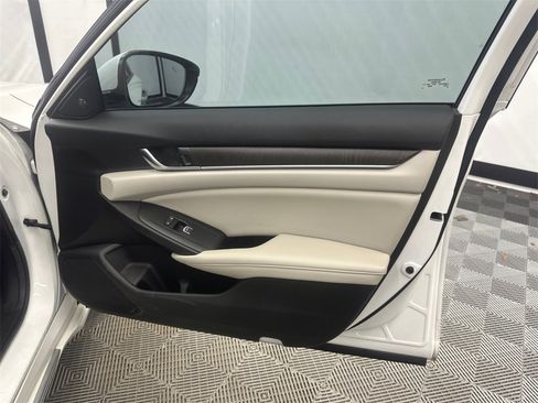 Used 2021 Honda Accord Touring image 16